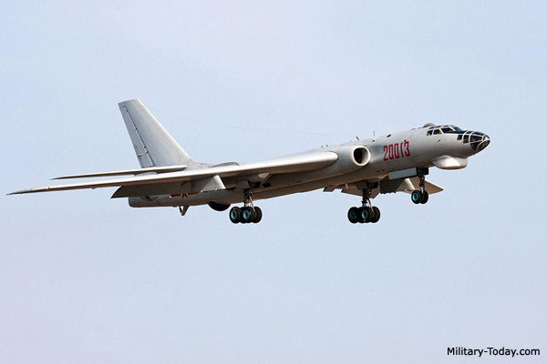 Theo nhiều nguồn tin từ phía Trung Quốc, H-6N có khả năng bay với tầm xa tối đa lên tới 7200 km khi được tiếp liệu trên không - đây là một tầm bay rất lớn, ít loại máy bay trong biên chế của Trung Quốc có thể đạt được tầm bay này. Nguồn ảnh: QQ.