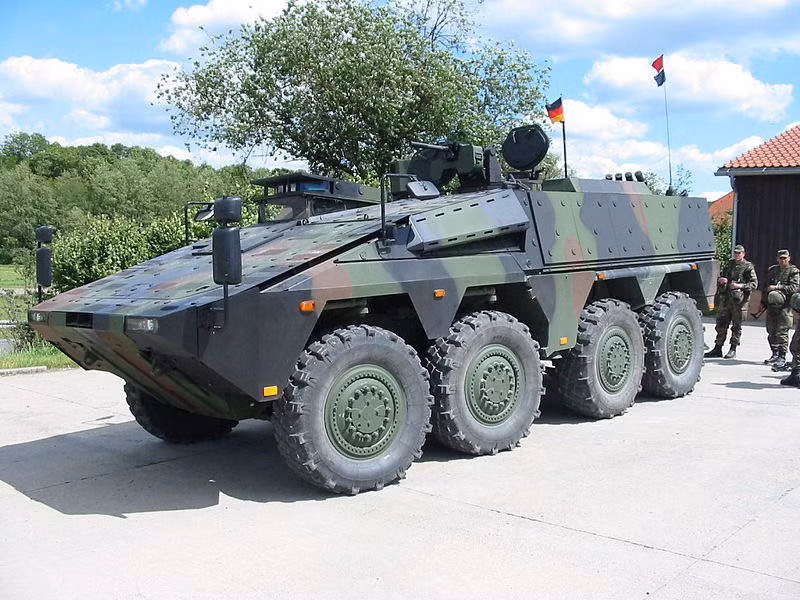 Tháp pháo Lance có thể được điều khiển từ xa, tích hợp hệ thống tìm kiếm và chỉ thị mục tiêu quang học hiện đại cùng hệ thống điều khiển hỏa lực tối tân.