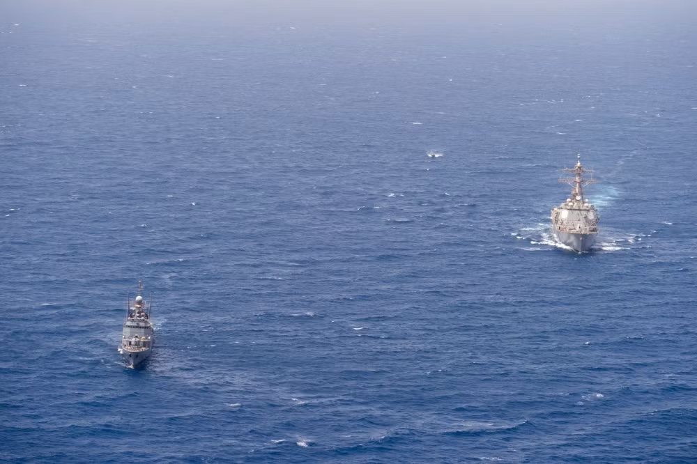 Bất đồng ngôn ngữ từng là một trong những nguyên nhân dẫn tới nhiều hậu quả trong quân sự. Kể cả khi mọi chuyện diễn ra trong khuôn khổ một cuộc tập trận, hiệu quả của nó cũng sẽ bị ảnh hưởng nghiêm trọng nếu các bên không thể phối hợp chặt chẽ với nhau. Nguồn ảnh: DVID.