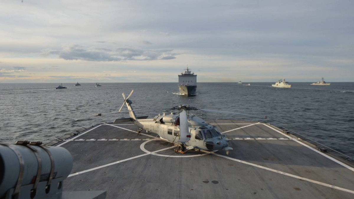 Khó khăn tiếp theo là về đơn vị đo, về cơ bản Mỹ sử dụng đơn vị đo lường khác với phần lớn các quốc gia khác trên thế giới. Có thể kể đến một vài đơn vị đo mà Mỹ sử dụng bao gồm Inch, feet, dặm, gallon (gallon Mỹ lại khác với Gallon của Anh). Nguồn ảnh: DVID.