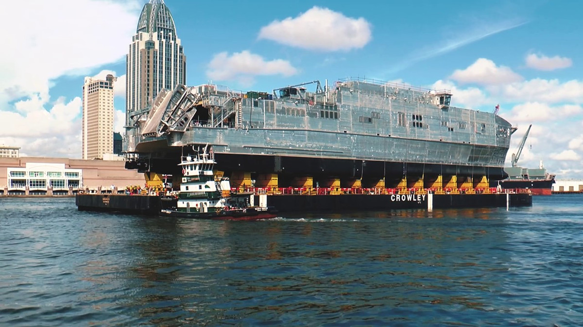 Tốc độ cực nhanh của các tàu lớp Spearhead cho phép nó thực hiện được nhiệm vụ hậu cần khi "đuổi" theo các hạm đội tàu chiến Mỹ để thực hiện việc mang theo hàng hoá, nhu yếu phẩm, thuốc men, đạn dược và nhiên liệu cho các tàu chiến khác. Nguồn ảnh: QQ.