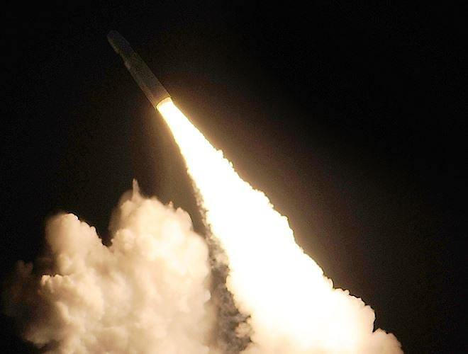 Điểm đặc biệt là Trident II áp dụng sâu công nghệ vật liệu composite (graphite/epoxy) trong chế tạo giúp giảm trọng lượng tên lửa.