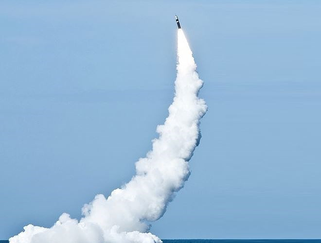 Mặt khác sử dụng loại vật liệu này sẽ giúp Trident II D5 tránh được khả năng bị phát hiện bằng radar của đối phương.