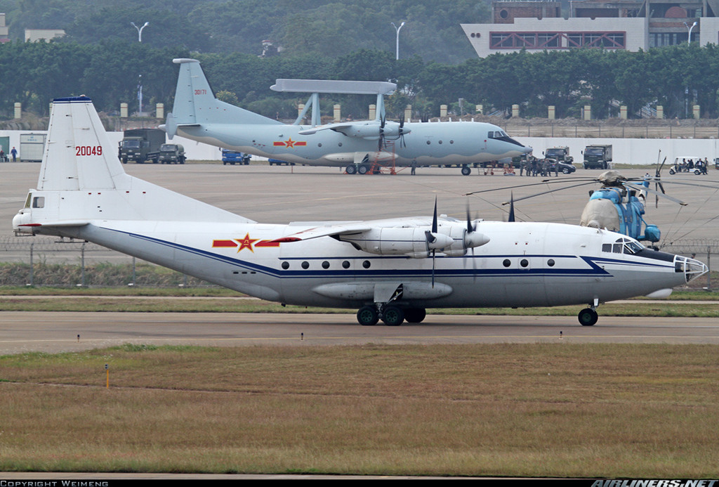 Vận tải cơ Y-8 được sản xuất bởi tập đoàn hàng không Thiểm Tây, Trung quốc, loại máy bay vận tải này được Trung Quốc sản xuất dựa trên thiết kế của vận tải cơ Antonov An-12 được sản xuất ở Ukraine từ thời Liên Xô. Nguồn ảnh: Airliners.