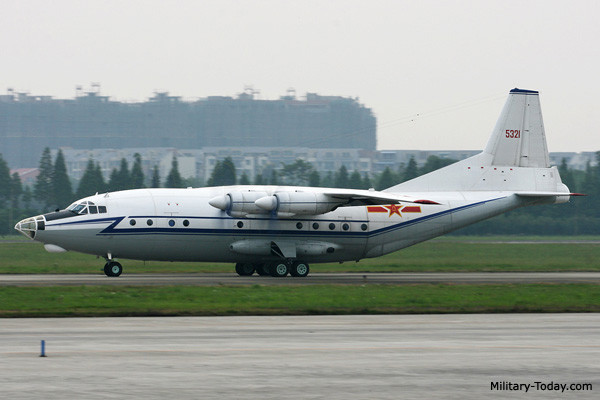 Mặc dù được thiết kế dựa trên chiếc An-12 của Liên Xô, tuy nhiên Y-8 lại tỏ ra "mong manh dễ vỡ" chứ không hề nồi đồng cối đá như chiếc An-12. Nguyên nhân là do ban đầu Trung Quốc đã mua quyền lắp ráp trong nước từ Liên Xô nhưng sau đó do mối quan hệ của hai nước rạn nứt, các chuyên gia kỹ thuật Liên Xô đã được Moscow rút về nước. Nguồn ảnh: Military.