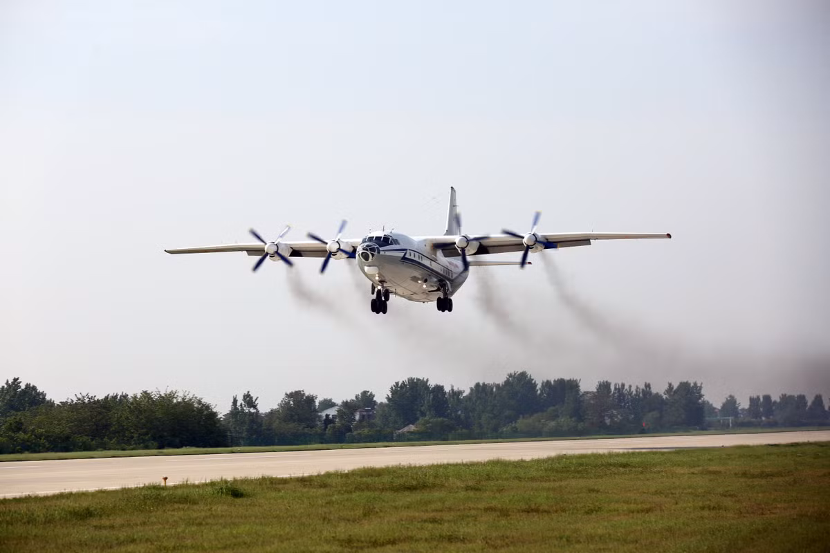 Mặc dù có truyền thống tai nạn dày đặc, tuy nhiên do lợi thế giá rẻ và nhiều "hứa hẹn" đi kèm, Trung Quốc hiện đã xuất khẩu được loại máy bay này ra 7 nước trên thế giới, bao gồm cả Venezuela hay Kazakhstan. Nguồn ảnh: Engmilitary.