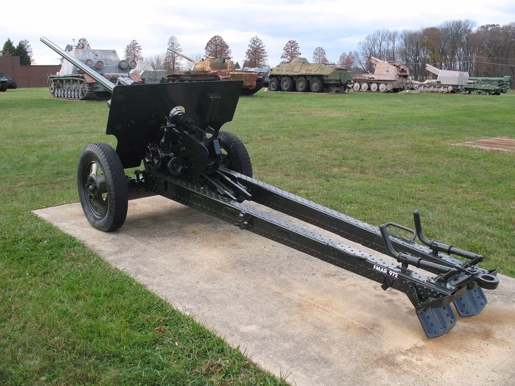 Đây là tốc độ bắn cực nhanh, cho phép cung cấp hoả lực áp đảo đối phương, tạo điều kiện cho bộ binh vận động áp sát để tung đòn kết liễu mục tiêu ngay khi pháo binh ngừng khai hoả. Nguồn ảnh: BD.