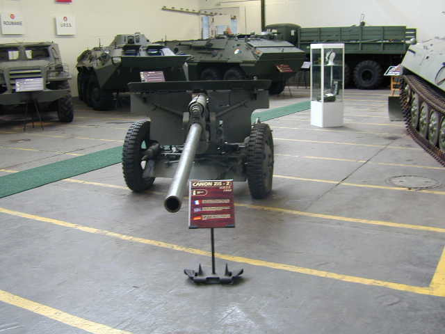 Đặc biệt, ZIS-2 và ZIS-3 được coi là loại hoả lực phòng thủ cực kỳ hiệu quả dựa trên tốc độ bắn của nó. Với sự áp đảo về tốc độ bắn, loại pháo này sẽ buộc đối phương phải chùn chân, không thể vận động ở quy mô lớn để áp sát trận địa được. Nguồn ảnh: BD.