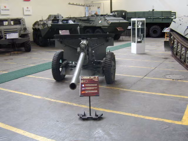 Đặc biệt, ZIS-2 và ZIS-3 được coi là loại hoả lực phòng thủ cực kỳ hiệu quả dựa trên tốc độ bắn của nó. Với sự áp đảo về tốc độ bắn, loại pháo này sẽ buộc đối phương phải chùn chân, không thể vận động ở quy mô lớn để áp sát trận địa được. Nguồn ảnh: BD.