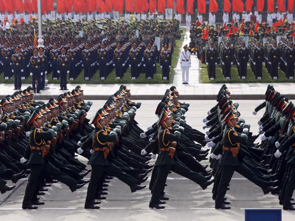 Việt Nam bất ngờ đứng ở vị trí thứ 23 thế giới và xếp thứ hai Đông Nam Á với quân số được ước tính khoảng 5,4 triệu quân (bao gồm cả quân dự bị) cùng ngân sách quốc phòng 3,3 tỷ USD. Tuy nhiên nếu xét riêng từng lực lượng, sức mạnh của lực lượng chiến đấu cơ trong biên chế của Việt Nam đứng 21 thế giới. Nguồn ảnh: BI.