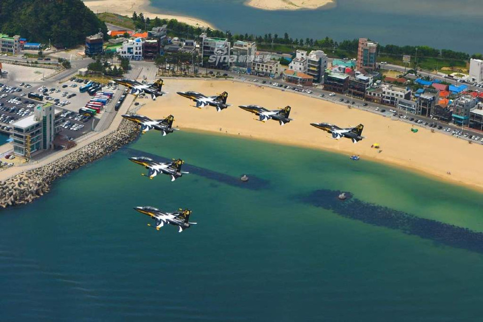 Tốc độ tối đa mà KAI T-50 đạt được vào khoảng Mach 1.5 tương đương với 1640 km/h kèm theo đó là tầm hoạt động 1851 km. Nguồn ảnh: Sina.