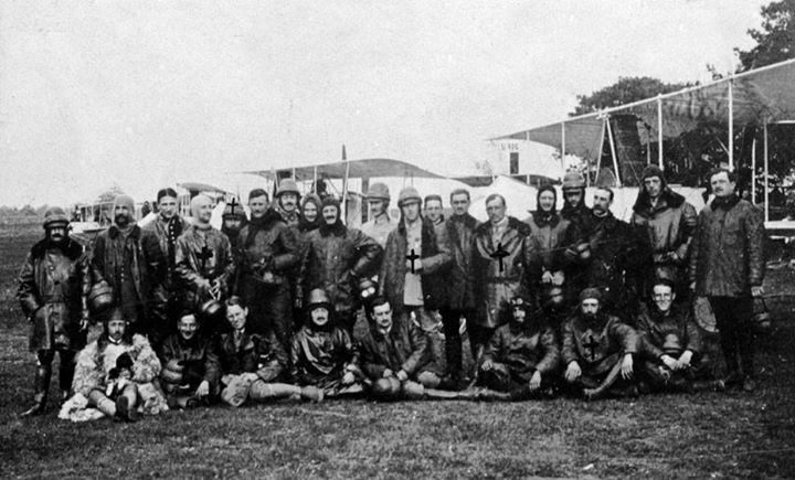 Năm 1915, máy bay của ông rơi trong một cơn bão, Đỗ Hữu Vị may mắn sống sót với tay trái gẫy, hàm mặt và sọ dưới vỡ, hôn mê chín ngày nhưng sau khi phục hồi ông vẫn quyết tâm tiếp tục ra trận. Nguồn ảnh: TL.