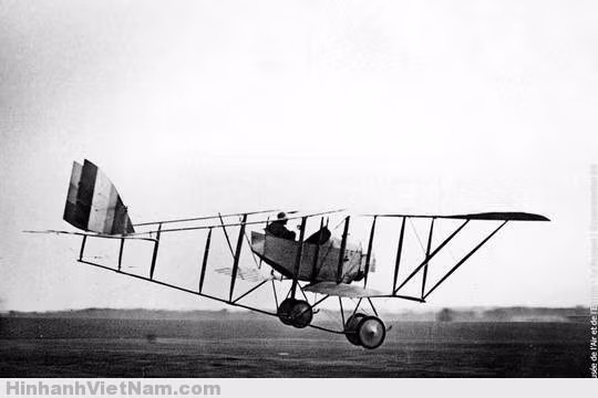 Mặc dù vậy, do bị thương quá nặng từ trước đó nên ông không thể trở về bầu trời mà được điều chuyển sang cho lực lượng bộ binh. Năm 1916, ông trở thành chỉ huy Đại đội 7 thuộc Trung đoàn Lê dương thứ nhất, được thăng hàm Đại uý và chiến đấu tại Somme - mặt trận nóng bỏng bậc nhất Chiến tranh Thế giới thứ nhất. Nguồn ảnh: TL.