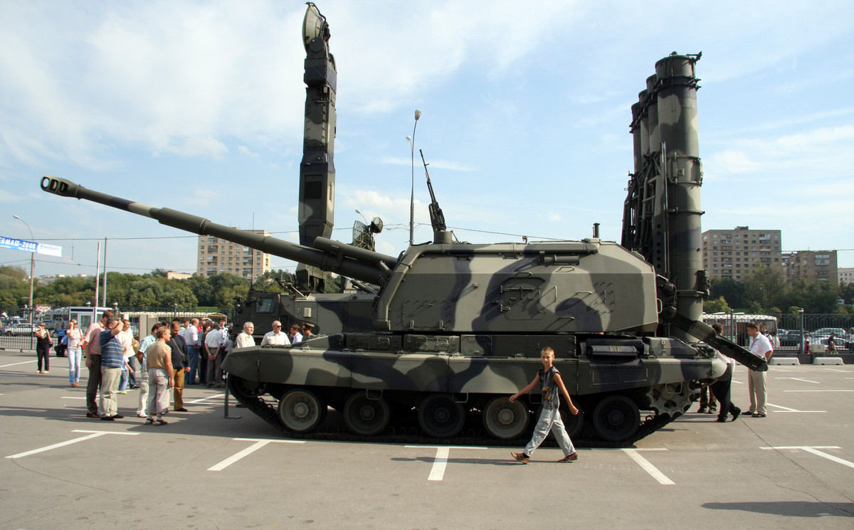 Mặc dù vậy, biến thể này vẫn được coi là khá cồng kềnh tuy nhiên, có vẻ như đây vẫn chưa phải là phiên bản cuối cùng của pháo tự hành 2S19 và mọi thứ chỉ bắt đầu "ngã ngũ" khi Nga chính thức giới thiệu hệ thống này một cách công khai. Nguồn ảnh: Military-today.