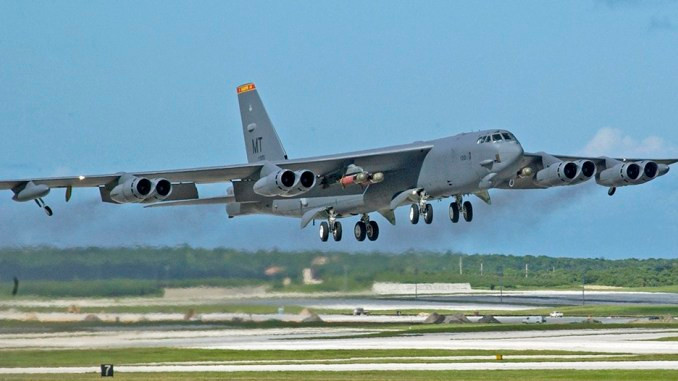 Một trong những cải tiến quan trọng nhất sẽ được đưa lên chiếc B-52J đó là hệ thống radar kiểu mới phục vụ cho việc thả bom có điều khiển từ chiếc máy bay ném bom hạng nặng này. Nguồn ảnh: BI.