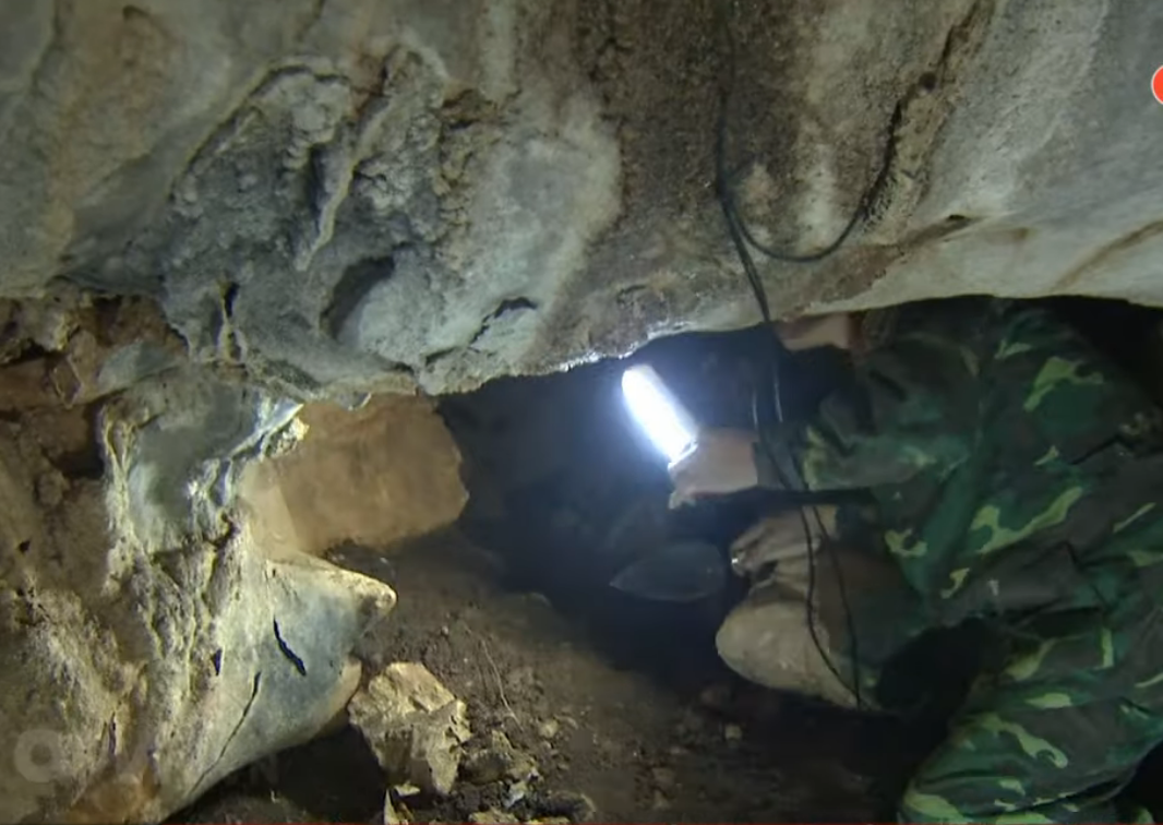 Thậm chí những đường dây thông tin liên lạc vẫn còn nguyên cho tới tận ngày nay. Nguồn ảnh: QPVN.