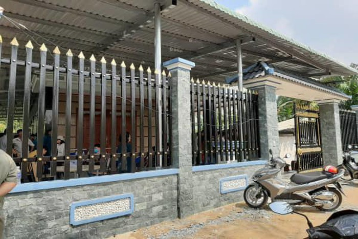 Chồng tử vong, vợ nguy kịch trong căn nhà nồng nặc xăng Chong tu vong, vo nguy kich trong can nha nong nac xang