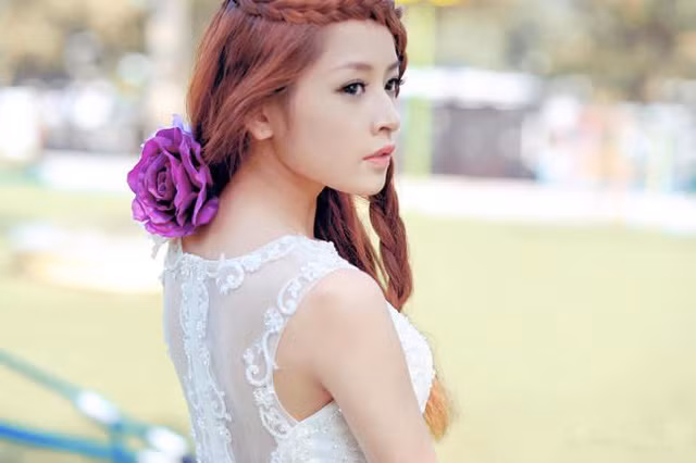 Với hình ảnh sạch sẽ, hoạt động nghệ thuật nghiêm túc, hiện nay, Chi Pu đang là đại diện của rất nhiều thương hiệu nổi tiếng. Cát-xê từ quảng cáo và các chương trình nghệ thuật khiến Chi Pu được mệnh danh là "đại gia ngầm" của làng giải trí. Ảnh: Ngoisao.