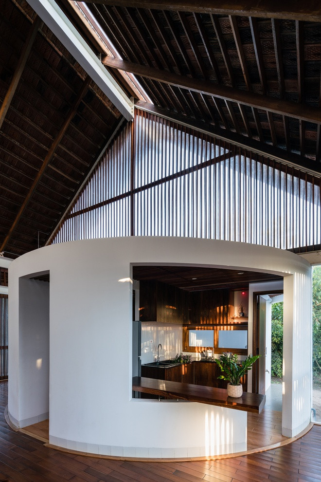 Bếp nấu và chiếc bàn đảo nhỏ độc đáo của YT House.