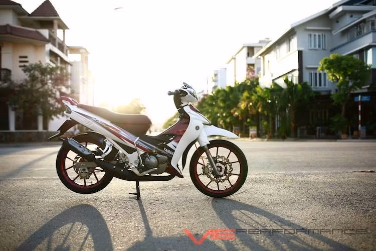 Tại Việt Nam, đã có rất nhiều chiếc Yamaha 125ZR độ được tạo ra bởi những người yêu xe, theo nhiều phong cách khác nhau. Bên cạnh những chiếc xe đấu drag "trơ khung", tập trung tối đa vào tốc độ thì một số biker đã giữ nguyên kiểu dáng nguyên bản vốn đã rất ấn tượng của Z125, chỉ "trang điểm" nhẹ nhàng cho chiếc xe