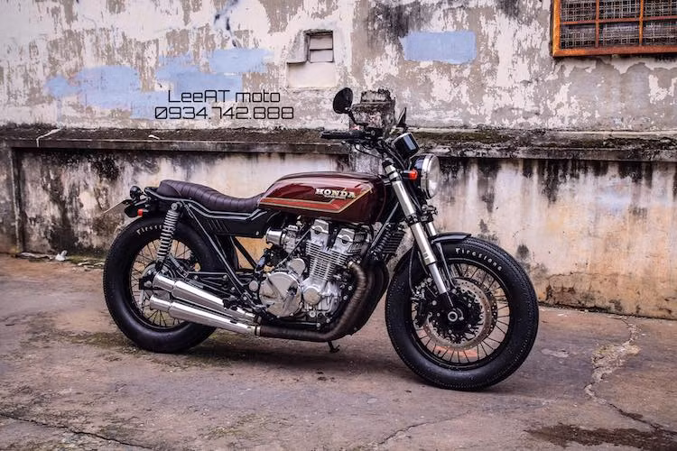 Khi nhắc tới những mẫu môtô Honda, nhiều người sẽ nghĩ ngay tới dòng xe naked-bike Honda CB750. Có lịch sử từ năm 1969, dòng xe này được sản xuất tới tận năm 2003 với nhiều thế hệ và biến thể khác nhau. Tại Việt Nam, những chiếc CB750 thường thuộc thế hệ F7 với kiểu dáng naked bike thuần, hướng tới sự thoải mái khi lái.