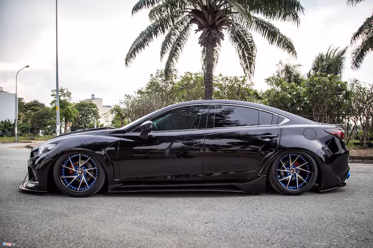 Bản độ còn đi theo trào lưu thân rộng đang thịnh hành ở Việt Nam. Phần mở rộng ở 4 vòm bánh được làm thủ công bởi thợ Việt, làm bằng vật liệu nhựa cao cấp. Bên trong có các hốc gió giả. Ngưỡng cửa mới cũng được đưa vào để cân đối ngoại hình.