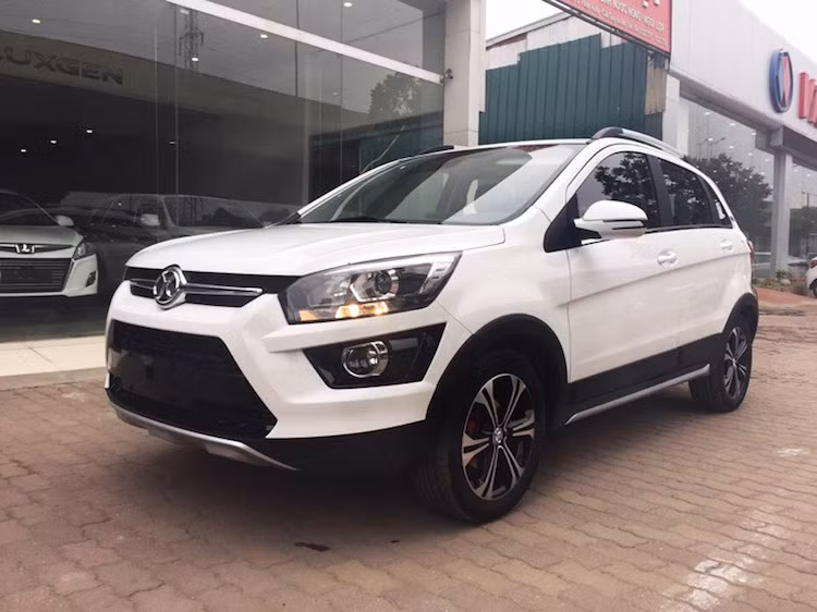 Hệ động lực của xe bao gồm động cơ xăng 1.5l nạp khí tự nhiên 4 xi-lanh thẳng hàng DOHC với công suất 114 mã lực/148 Nm, kết hợp cùng hộp số tự động 4 cấp của hãng Aisin (Nhật Bản) với 4 chế độ khác nhau và hệ dẫn động cầu trước. Hiện tại, BAIC X25 đang được một số cửa hàng bán xe ôtô Trung Quốc tại Hà Nội phân phối với giá 468 triệu đồng).