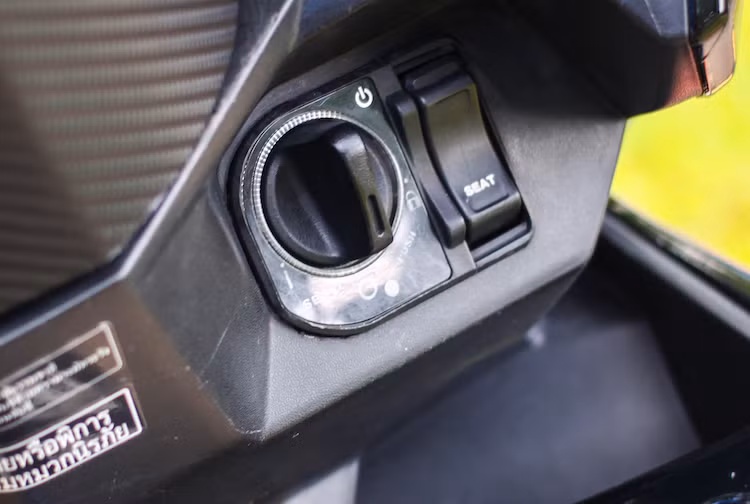 Để chiếc Vario an toàn trước "đạo chích", hệ thống khóa thông minh Smartkey giống Honda SH và Honda PCX đang bán ở Việt Nam cũng đã được "chế cháo" lại và lắp cho chiếc xe.