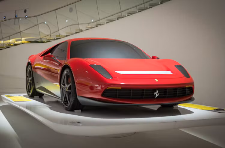 Những siêu xe đến từ đất nước hình chiếc ủng luôn luôn nổi bật nhất trên mọi cung đường và cũng thu hút ánh nhìn nhiều nhất. Ngoài việc giới thiệu lịch sử hình thành công ty, những bảo tàng siêu xe như Ferrari, Lamborghini hay Pagani còn góp phần khẳng định vị thế của xe Ý trên bản đồ siêu xe thế giới.