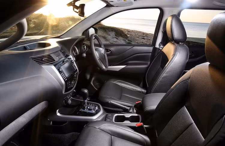 Đúng như tên gọi, nội thất của xe được bọc trong da màu đen cao cấp. Hàng ghế sau của xe có không gian tương đối thoải mái cho người ngồi. Chú trọng đến tính năng an toàn, đã được Nissan trang bị cấu trúc “Zone Body” và hệ thống túi khí kép phía trước SRS, nhằm bảo vệ lái xe và và người ngồi kế bên trong tình huống xảy ra va chạm.