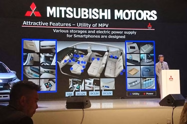 Một điểm được Mitsubishi nhấn mạnh trong nội thất của Expander đó là tính tiện dụng. Không chỉ có nhiều ngăn và hộc chứa đồ khác nhau, chiếc xe còn sở hữu nhiều ổ điện 12V và cổng sạc USB rải rác ở khắp nơi trong cabin. Hãng cũng cho biết hành khách có thể dễ dàng ra vào hàng ghế thứ 2 và thứ 3 của xe.