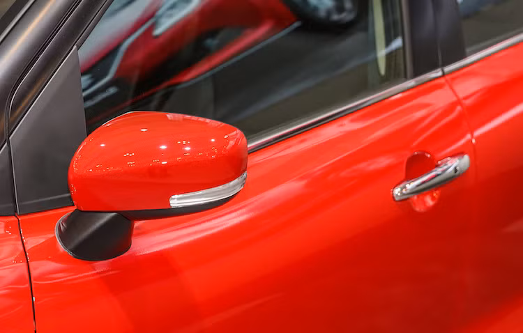 Gương chiếu hậu bên ngoài có tích hợp đèn báo rẽ xi-nhan.