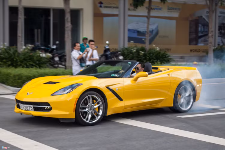 Chiếc Chevrolet Corvette C7 Stingray được sử dụng trong màn đốt lốp đầy ấn tượng. Ảnh: Vũ Ngọc Bách.