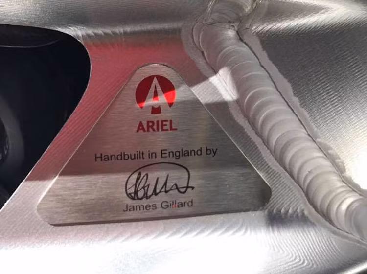 Bộ khung là điểm nhấn nổi bật thứ 2 của Ace, khi nó có dạng Trellis và kiểu dáng khá giống khung chiếc ôtô Ariel Atom. Bộ khung này cũng có các thành phần được tiện nguyên khối CNC, sau đó hàn lại với nhau một cách chắc chắn. Mỗi chiếc Ace đều được sản xuất thủ công và có dán chữ ký của nghệ nhân lắp ráp trên khung xe.