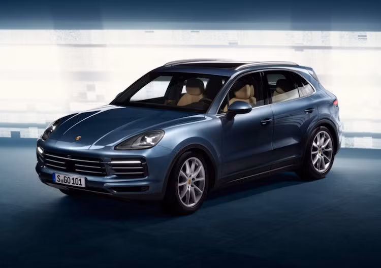 Kể từ khi ra mắt lần đầu vào năm 2003, dòng crossover hạng trung cao cấp Cayenne đã trở thành "gà đẻ trứng vàng" cho Porsche, giúp hãng từ bên bờ vực phá sản trở lại đạt lợi nhuận lớn. Gần đây, Porsche đã bắt đầu hé lộ về Cayenne thế hệ thứ 3, dự định ra mắt vào ngày 29/8 tới. Tuy nhiên, toàn bộ hình ảnh về mẫu xe Porsche Cayenne 2018 thế hệ mới đã vừa bị lộ diện.