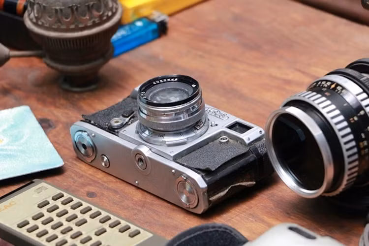 Những chiếc máy ảnh cơ cổ, có chiếc còn hoạt động được, có chiếc chỉ để trưng bày, nhưng cũng thu hút được rất nhiều sự quan tâm của người chơi.