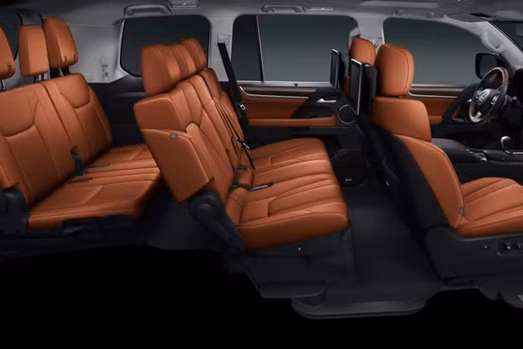 Xe được tích hợp hệ thống đèn LED chiếu sáng khu vực để chân và mở cửa tự động khi chạm vào tay nắm. Nội thất sang trọng hơn với chất liệu da và gỗ cao cấp Shimamoku kết hợp với ánh sáng trắng dịu nhẹ của đèn LED và hệ thống chiếu sáng xung quanh tích hợp. Hàng ghế sau được trang bị hai màn hình giải trí 11,6 inch, hệ thống điều hòa công nghệ mới, dàn âm thanh vòm 19 loa Mark Levinson 3 chiều...