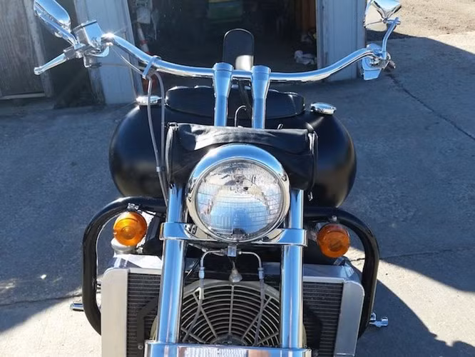 Về kiểu dáng, Boss Hoss 502 có thiết kế như một chiếc cruiser truyền thống với tư thế ngồi thoải mái nhờ chân duỗi về phía trước và tay lái rộng cong về phía sau.