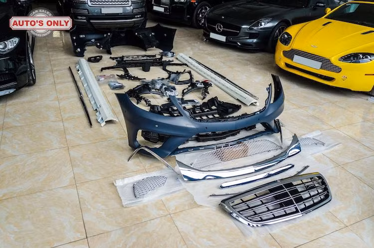 Tuy nhiên do S65 AMG dựa trên các phiên bản Mercedes S-Class bình thường nên những chiếc S-Class phiên bản thấp hơn vẫn có thể lắp được những chi tiết ngoại thất chỉ có trên S65. Bằng cách trang bị full bodykit của phiên bản thể thao Mercedes-AMG S65, một chủ xe Mercedes S-Class tại Sài Gòn đã "nâng đời" chiếc xe của mình.