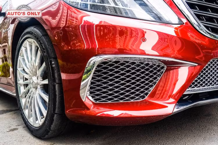 Chi tiết đặc trưng nhất của Mercedes-AMG S65 là phần lưới chắn các khe hút gió bằng kim loại cũng đã được chuyển sang S-Class một cách hoàn hảo.