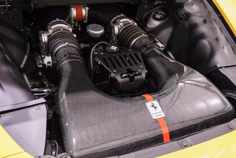 Dựa trên 458 Speciale, Sergio cũng được trang bị động cơ 4.5l V8 nạp khí tự nhiên mạnh mẽ hơn 458 Italia, đạt công suất tối đa 597 mã lực và mô-men xoắn cực đại 540 Nm. Xe có khả năng tăng tốc từ 0-100 km/h chỉ trong 3 giây - ngang với chiếc 488 GTB tăng áp 660 mã lực và đạt tốc độ tối đa 325 km/h.