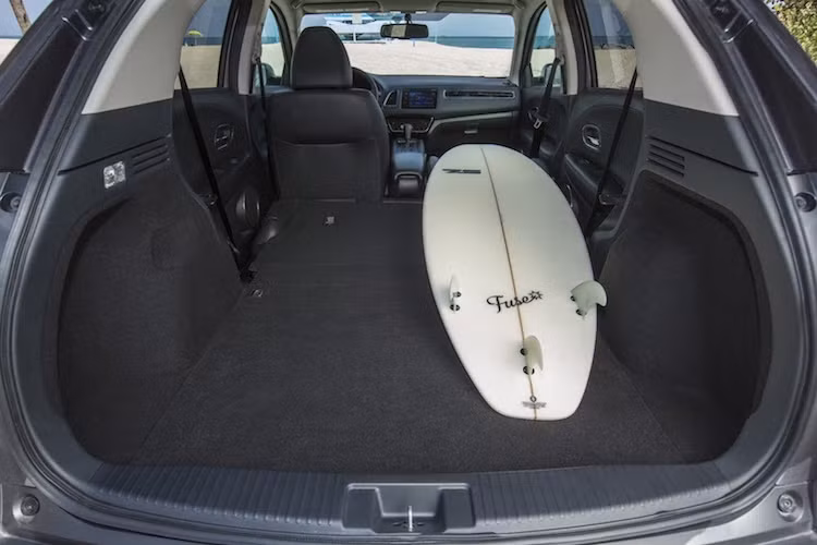 Với MagicSeat, khách hàng có thể tùy ý sắp đặt khoang hành lý theo 4 cấu hình khác nhau để có thể phù hợp với từng hoàn cảnh chở đồ. Kết hợp với ghế phụ có thể gập phẳng, chiếc xe dễ dàng chở được những hàng hóa dài khoảng 2 mét.