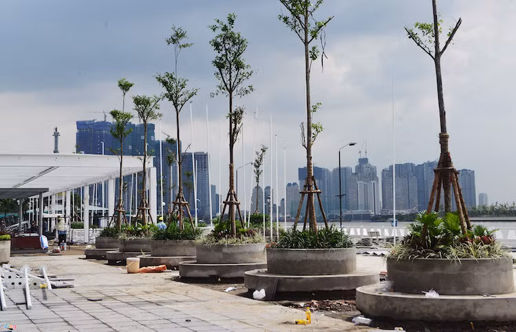 Công trình cũ dừng hoạt động nhiều năm nay đang được cải tạo, thay thế cảnh quan mới.