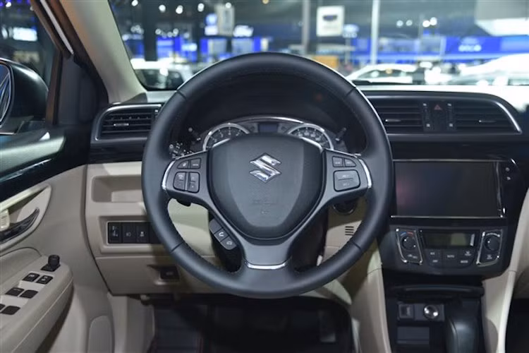 Đặc biệt, phiên bản mới này đã được trang bị hệ thống thông tin giải trí mới với màn hình cảm ứng lớn và vô-lăng có thêm những cụm nút điều khiển mới. Tại thị trường Trung Quốc, Alivio Pro sẽ được tích hợp sẵn dịch vụ kết nối smartphone Baidu CarLife dành riêng cho quốc gia này,