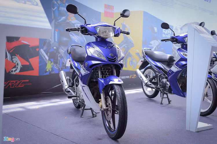 Ra mắt tại Việt Nam năm 2005, mẫu xe máy Yamaha Exciter là dòng xe số thể thao được giới trẻ ưa chuộng, đặc biệt những chiếc xe mang phong cách tem xe từ đội đua MotoGP. Những thế hệ đầu tiên, Exciter trang bị động cơ 135 phân khối.