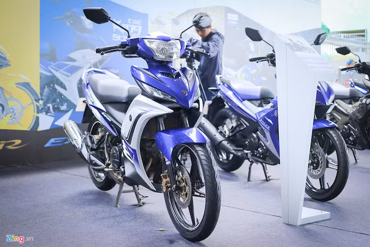 Phiên bản Exciter 2011 chứng kiến sự lột xác toàn diện của dòng xe này: thay đổi thiết kế, sử dụng hộp số 5 cấp, phanh đĩa trên cả 2 bánh. Màu sơn GP vẫn phối màu xanh-trắng chủ đạo. Exciter 2011 dùng động cơ 134,4 phân khối, làm mát bằng dung dịch, công suất 9,2 kW tại 8.500 vòng/phút và mô-men xoắn cực đại 12,09 Nm tại 6.000 vòng/phút.