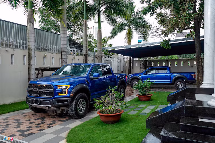 Tại Mỹ, F-150 Raptor có giá khởi điểm từ 49.700 USD. Tuy nhiên nếu chọn đầy đủ trang bị, mức giá cao nhất có thể lên tới 70.000 USD.