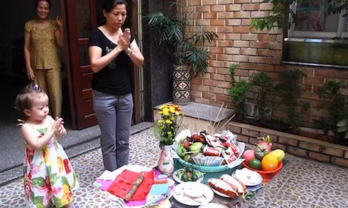 Tai sao thuong cung co hon vao buoi chieu toi?