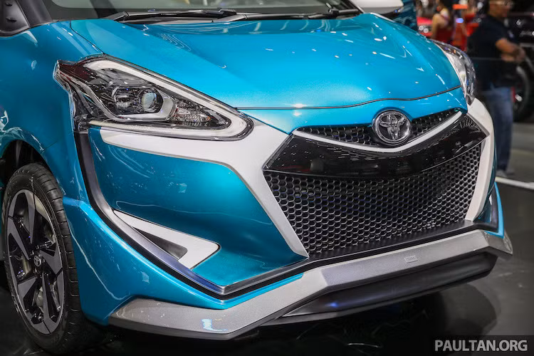 Giống như Sienta thường, Sienta Ezzy cũng sử dụng động cơ 1.5l VVT-i Dual 4 xi-lanh thẳng hàng nạp khí tự nhiên, có công suất tối đa 107 mã lực và mô-men xoắn cực đại 140 Nm. Hộp số tự động vô cấp CVT với 7 cấp số ảo giúp truyền sức mạnh tới cầu trước của xe.