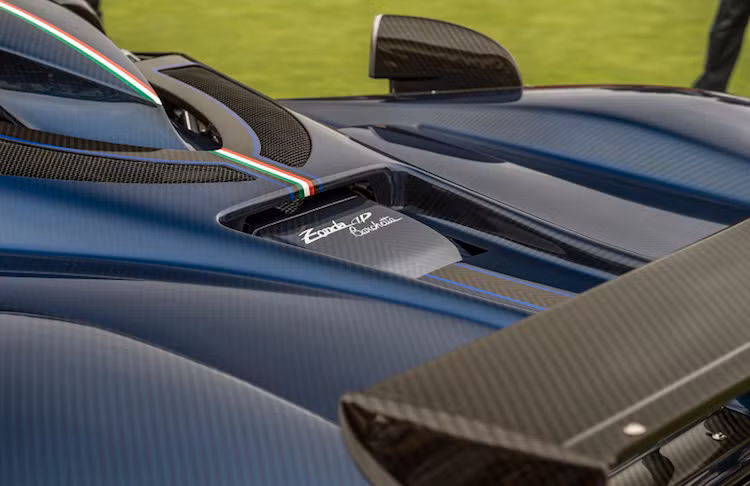 Thông số kỹ thuật của Pagani Zonda HP Barchetta không được công bố. Tuy nhiên theo một số nguồn tin, chiếc xe đã sử dụng động cơ V12 tăng áp kép 6.0l của Pagani Huayra, thay vì máy V12 7.3l nạp khí tự nhiên mang mã hiệu M120 quen thuộc của dòng Zonda. Pagani chỉ khẳng định rằng động cơ này có 3 van/xi-lanh.